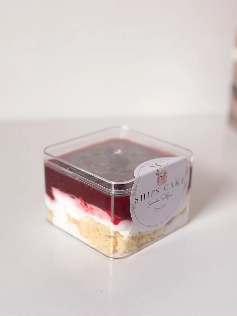 Verrine individuelle à la framboise, crème et biscuit